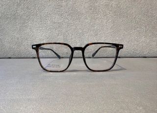 (Category: ) located in . Submitted by pop.optical (Listing ID 1436995481, Image 1). Description: .