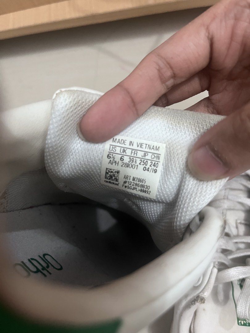 Adidas Stan Smith White Green 6 1/2 (Category: Sneakers) located in Manila. Submitted by maribunyi (Listing ID 1436934078, Image 2). Description: - Adidas Stan Smith - White with green accents - Adidas logo on tongue and insole - White laces - Green heel tab - White soles with green trim needs cleaning i dont really use it. original.