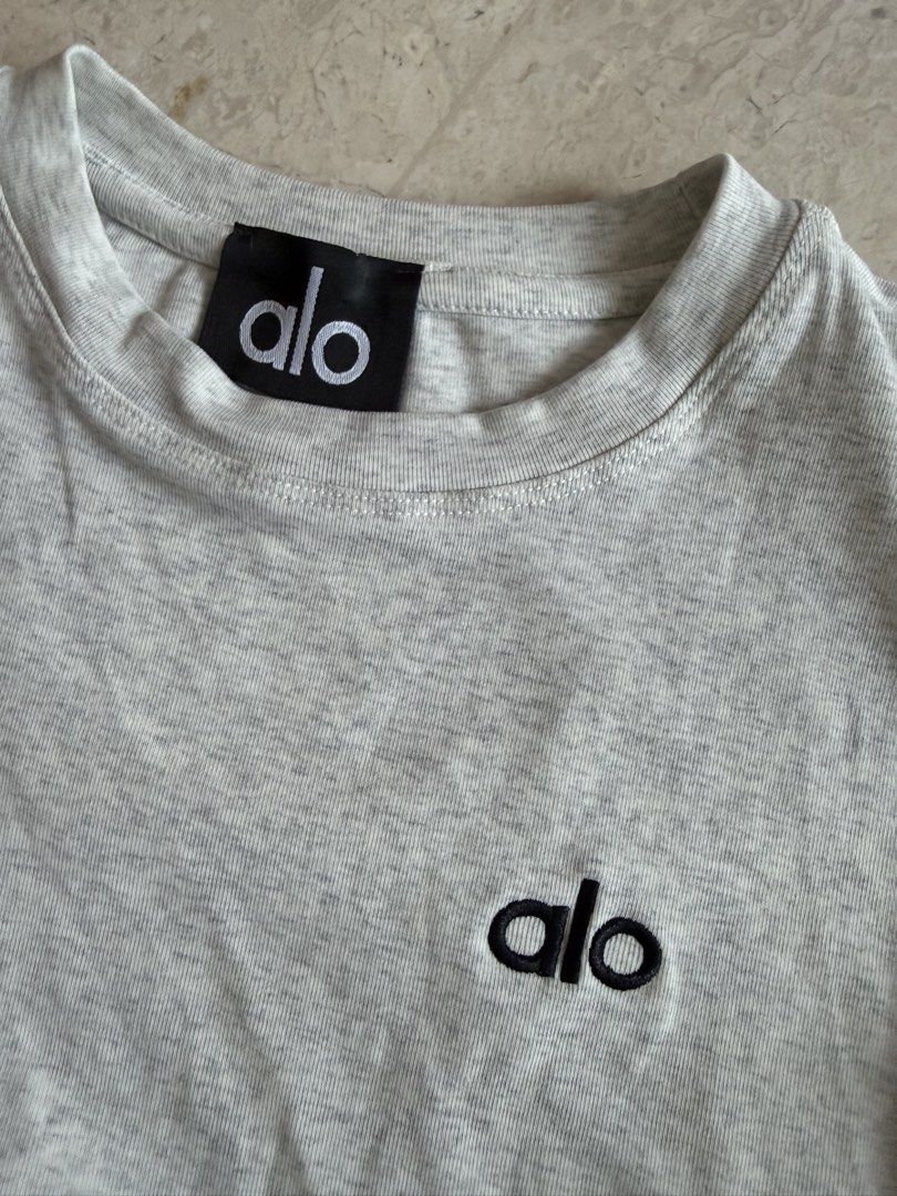 Alo Yoga Grey T-Shirt, Women's Fashion, Activewear on Carousell