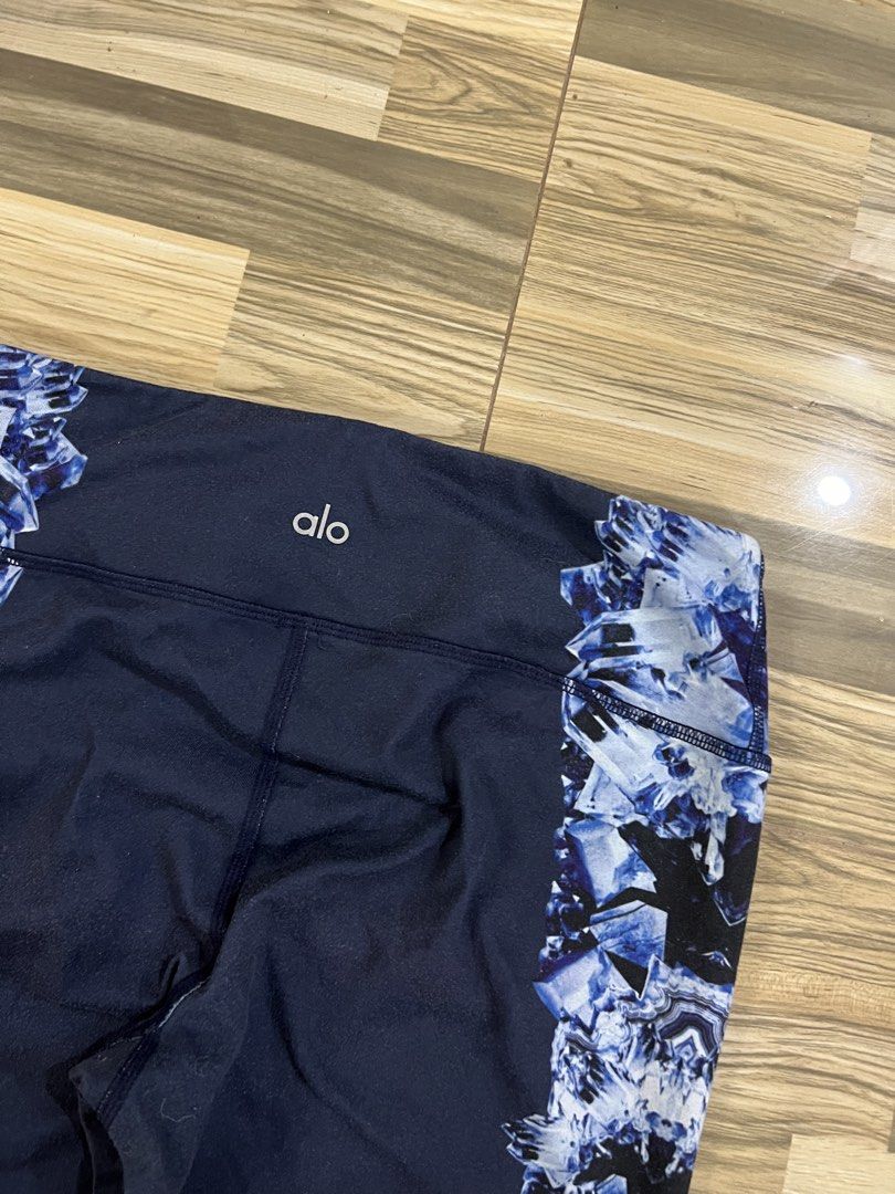 Alo yoga training leggings (Category: Other Bottoms) located in Iba. Submitted by saploot (Listing ID 1436992458, Image 3). Description: Good condition Small on tag .