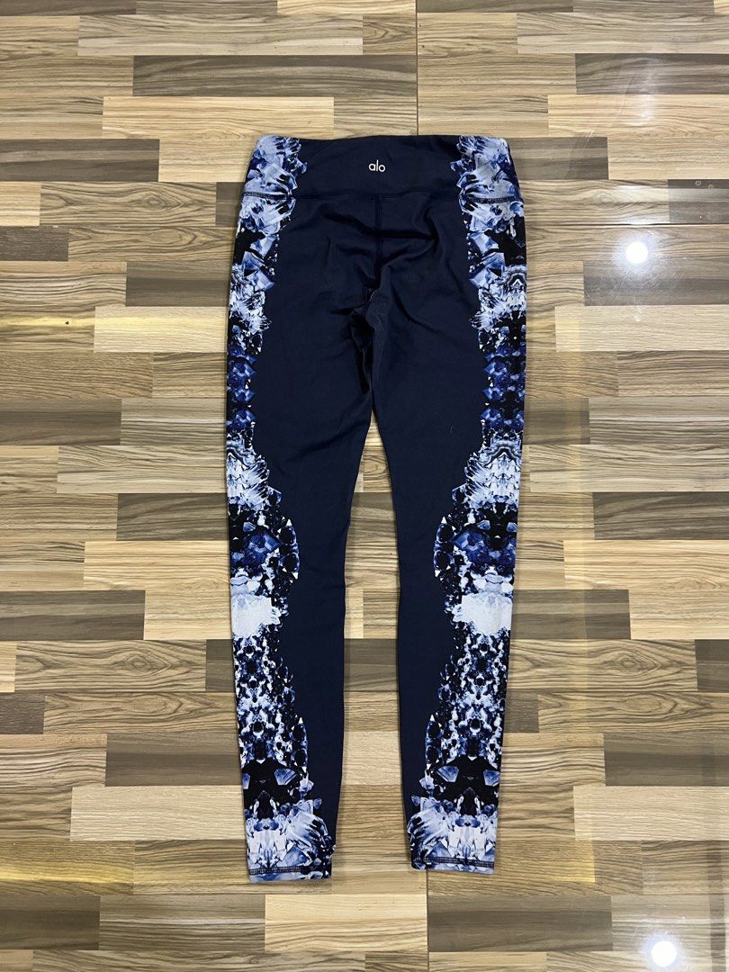 Alo yoga training leggings (Category: Other Bottoms) located in Iba. Submitted by saploot (Listing ID 1436992458, Image 1). Description: Good condition Small on tag .