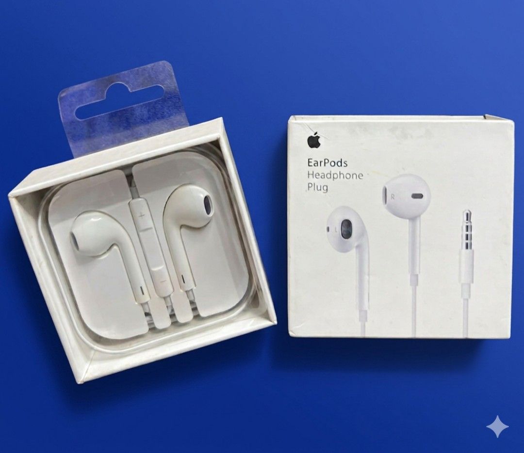 Apple EarPods Headphone Plug (Category: Earphones) located in Manila. Submitted by onlineshopping22 (Listing ID 1436919774, Image 1). Description: - Genuine Apple EarPods - With headphone plug - Includes original packaging - White earphones - White box with Apple logo and product name - Comes with plastic holder.