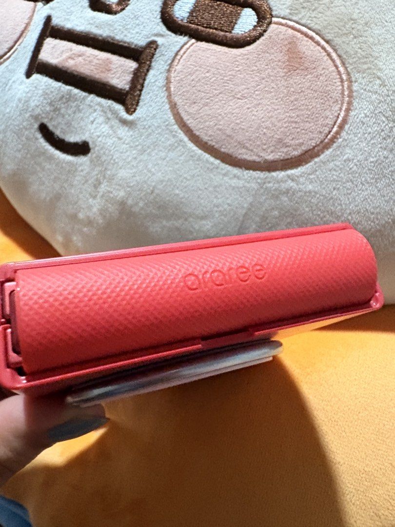 Araree Coral Red Z Flip 7 (Category: Cases & Sleeves) located in Quezon City. Submitted by gringottsss (Listing ID 1437016180, Image 2). Description: CASE ONLY non mag safe with hinge protection Bought for 800 selling for 300 only.