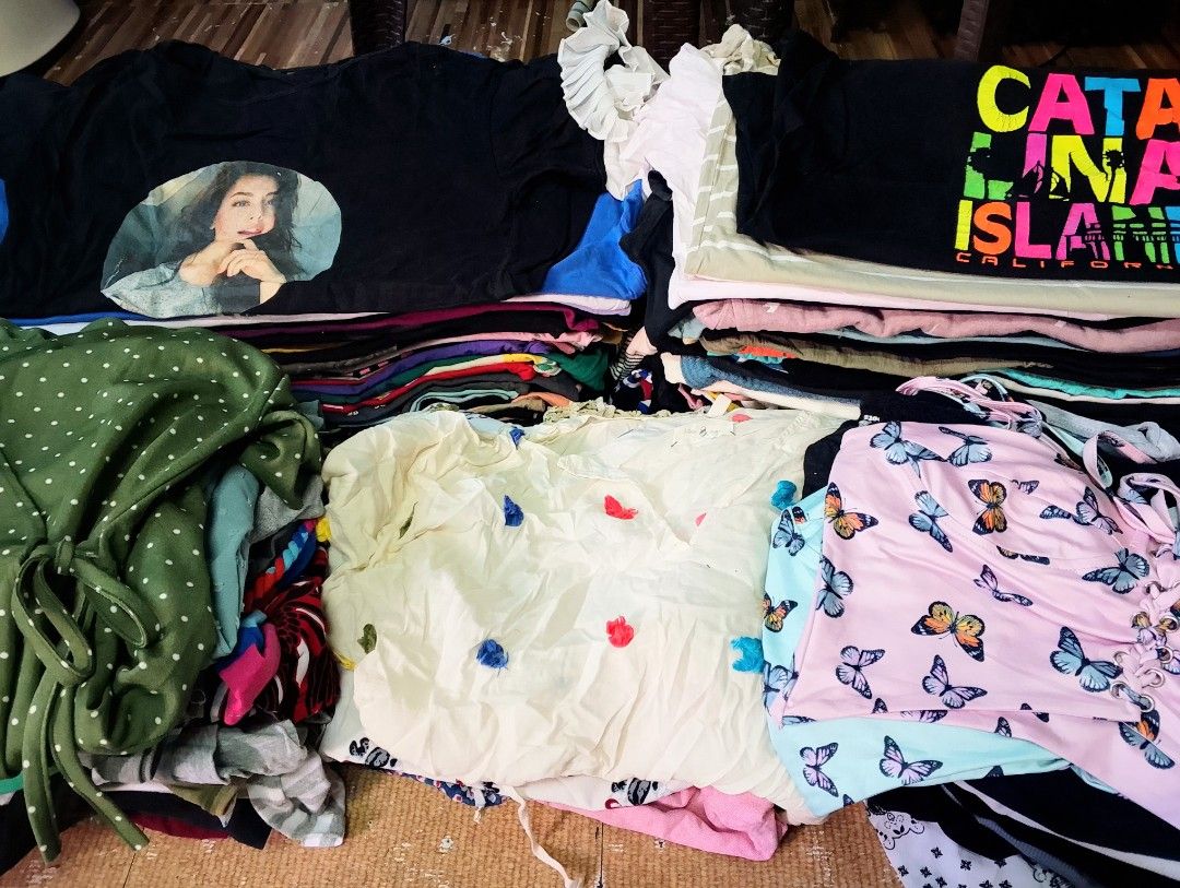 Assorted Clothes Bundle (Category: Others Tops) located in Caloocan City. Submitted by fabshoppe_08 (Listing ID 1436835340, Image 2). Description: 🚨 TAKE ALL RUSH SALE 🚨 200 PCS Assorted Clothes as seen on photo 👚👗✨ Madaming magaganda at wearable na damit for a super sulit price! 😍 Perfect pang negosyo, reseller, ukay bundle or dagdag OOTD 💕 Sulit na sulit for only ₱10 EACH! 🔥 📍 Location: North Caloocan 💸 TAKE ALL FOR ONLY ₱2,000 💸 Firs