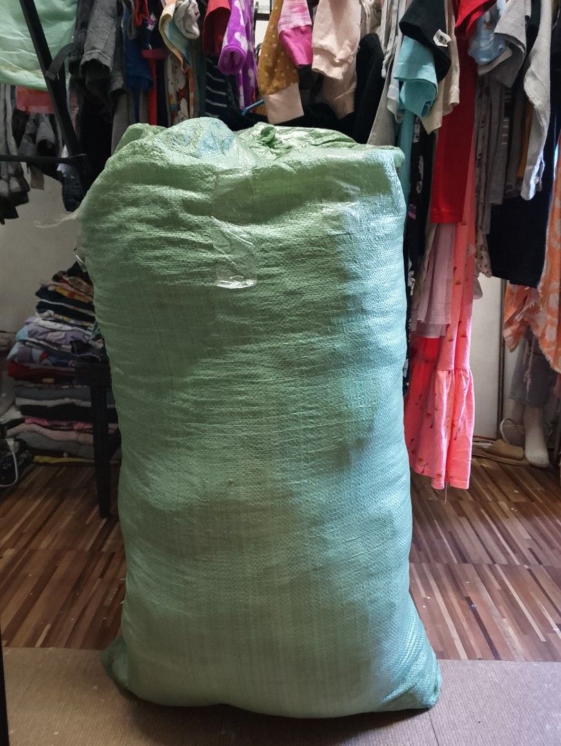 Assorted Clothes Bundle (Category: Others Tops) located in Caloocan City. Submitted by fabshoppe_08 (Listing ID 1436835340, Image 3). Description: 🚨 TAKE ALL RUSH SALE 🚨 200 PCS Assorted Clothes as seen on photo 👚👗✨ Madaming magaganda at wearable na damit for a super sulit price! 😍 Perfect pang negosyo, reseller, ukay bundle or dagdag OOTD 💕 Sulit na sulit for only ₱10 EACH! 🔥 📍 Location: North Caloocan 💸 TAKE ALL FOR ONLY ₱2,000 💸 Firs