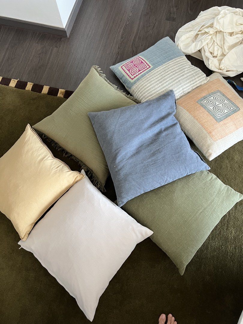 Assorted  Cushions449412567066234880