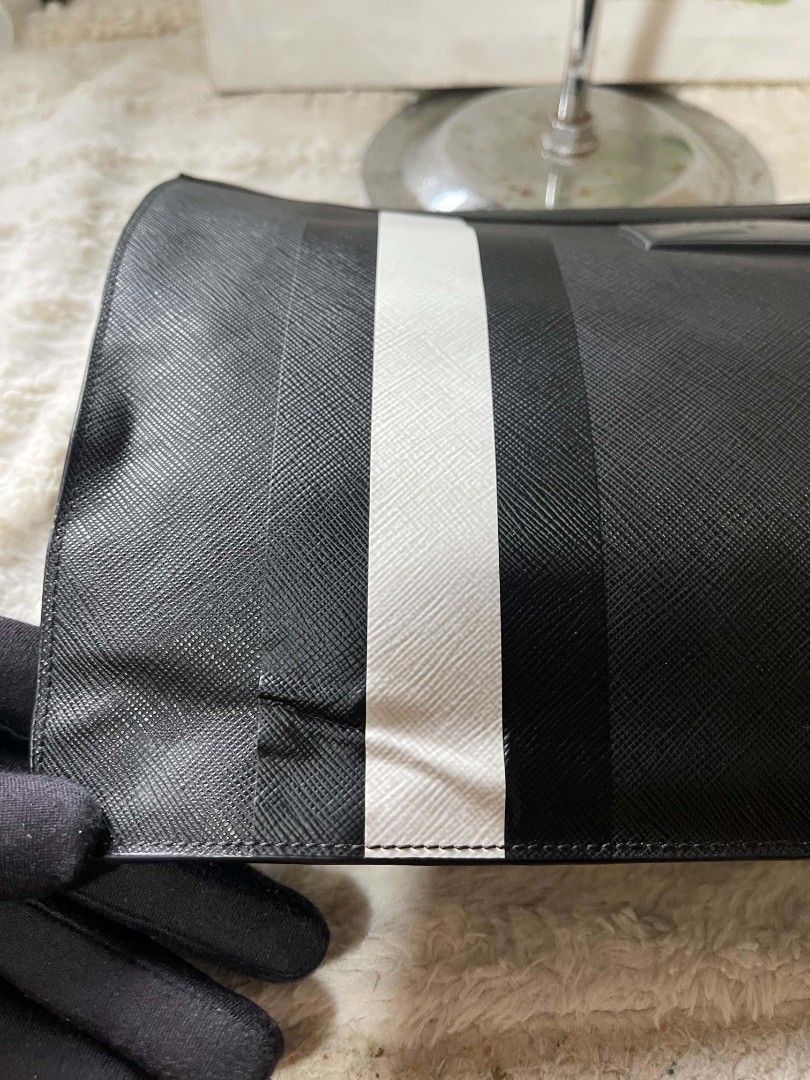 Bally Skid Clutch Bag Original (Category: Belt bags, Clutches and Pouches) located in Naawan. Submitted by twillycalledprelovedbags (Listing ID 1436901580, Image 3). Description: issue: replace puller, -OOk zipper, bally of Switzerland, with code.