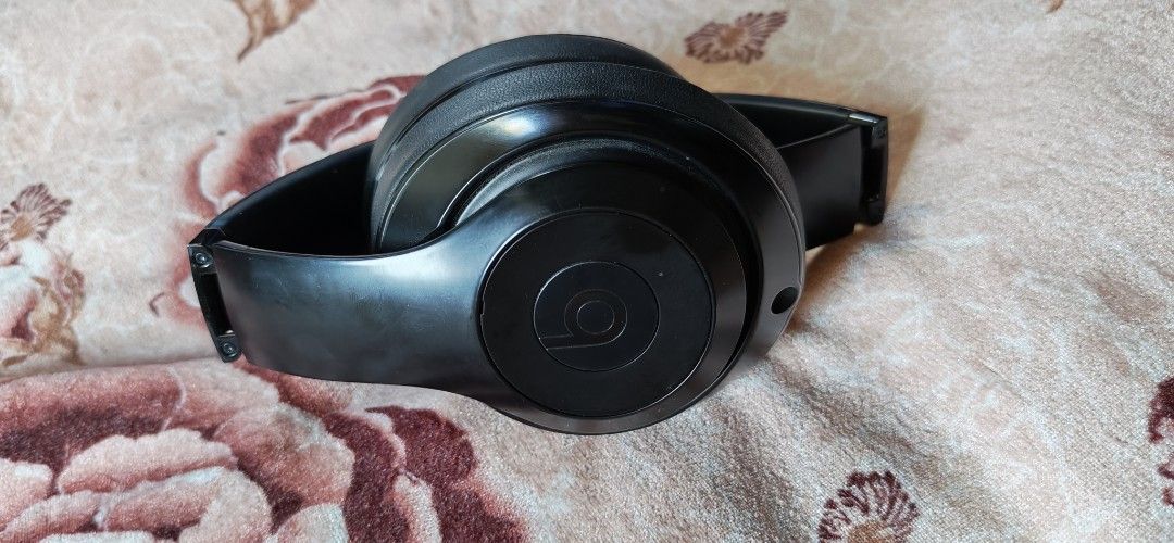 Beats Studio 3 Wireless Headphones - Black (Category: Headphones & Headsets) located in Manila. Submitted by ramosdj24557544 (Listing ID 1436912110, Image 2). Description: - Black Beats Studio wireless headphones - Features Beats logo - Brand name on headband - Foldable design - Padded earcups - Black color no issue ready use unit only.