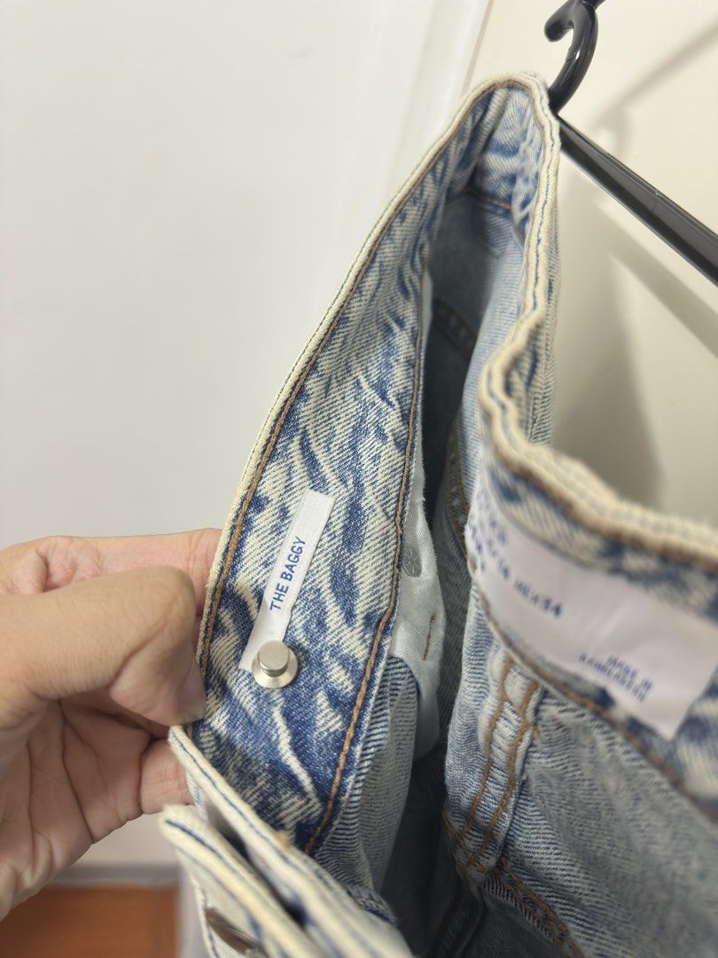 Bershka Baggy Jeans (Category: Jeans) located in Manila. Submitted by hutfris (Listing ID 1436905617, Image 3). Description: - Bershka baggy jeans - Light wash - High-waisted - Wide leg - Button and zipper closure - Size: EUR 44 - Style: The Baggy.