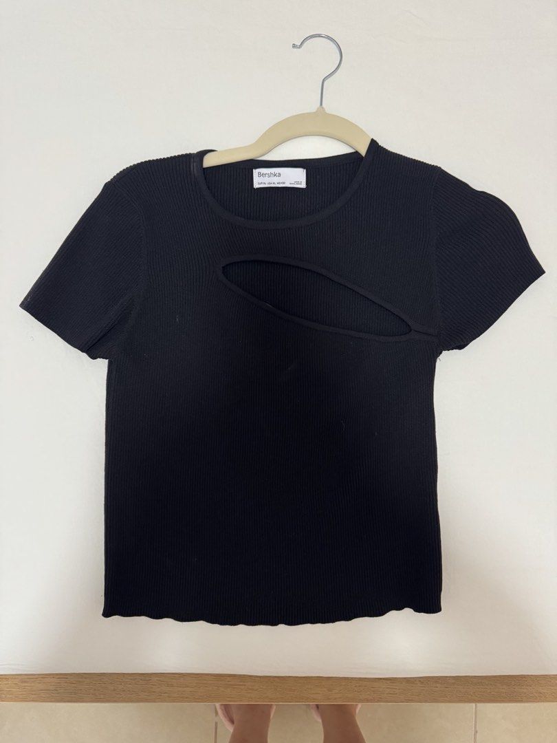 Bershka Cutout Ribbed Top - Black (Category: Blouses) located in Navotas City. Submitted by harleyy1230 (Listing ID 1436831967, Image 1). Description: - Bershka black ribbed top - Unique cutout design - Short sleeves -cropped -night out/going out top.