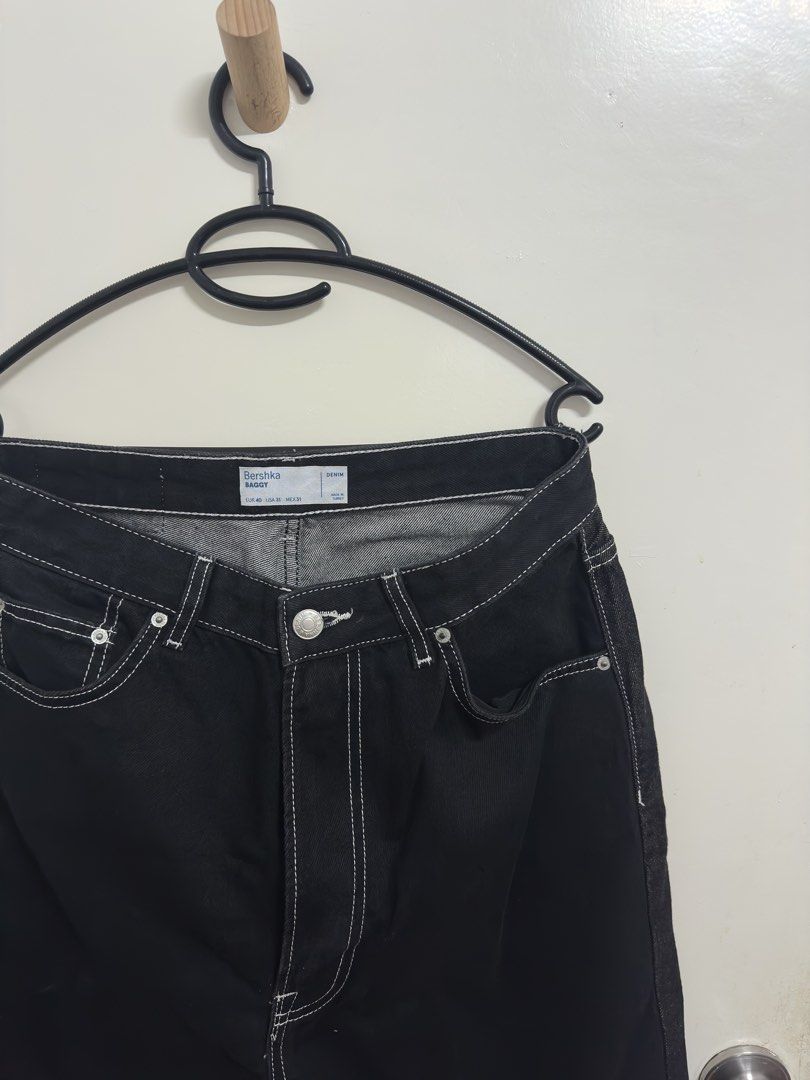 Bershka Denim Jeans (Category: Jeans) located in Manila. Submitted by hutfris (Listing ID 1436901464, Image 3). Description: - Bershka denim jeans - Unique design with black panels and white stitching - Classic five-pocket design - Button and zipper closure - Regular fit - Ideal for casual wear Size 31 Mens USA.
