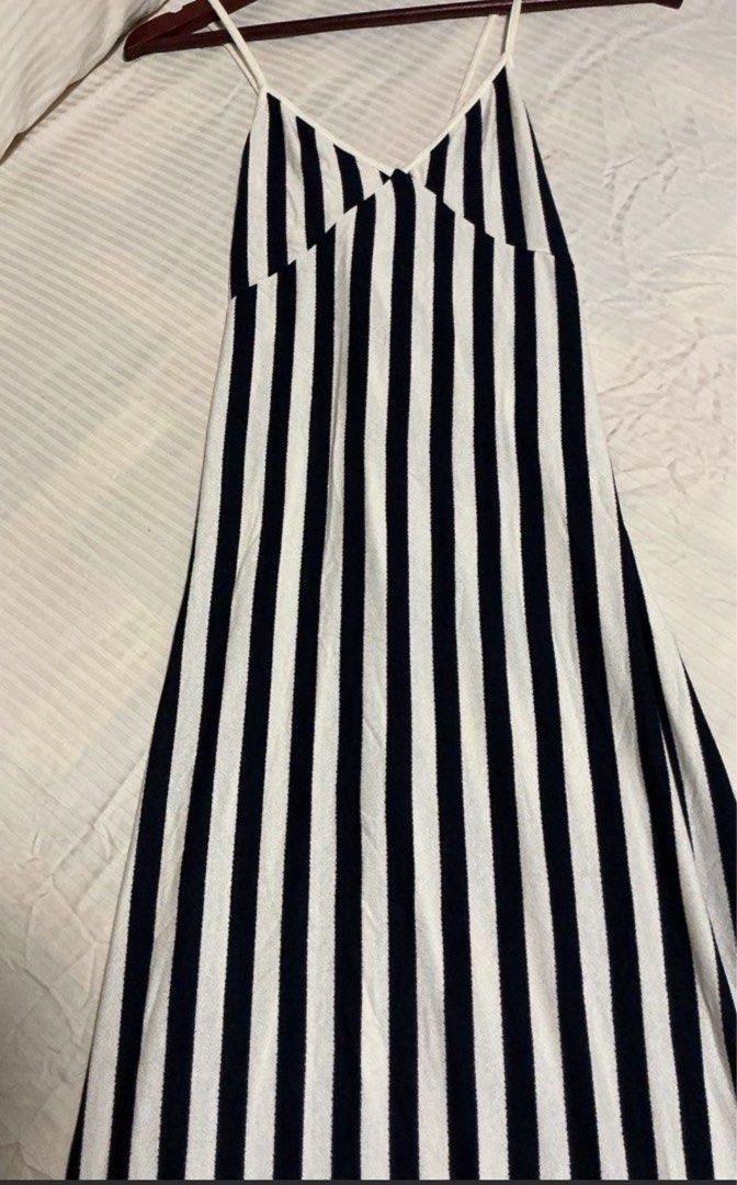 Berska Striped Maxi Dress (Category: Dresses) located in Makati City. Submitted by boldturtle-8720 (Listing ID 1436876567, Image 3). Description: Maxi knit dress Spaghetti strap style Small L 49 in / Pit to pit 12.5 in Brand new with tag Original price Php 1195.