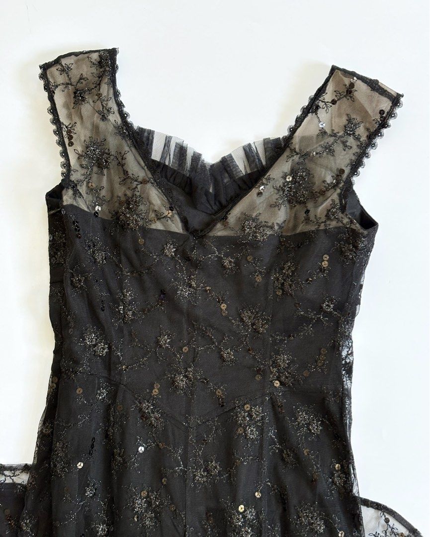 Black Lace Evening Dress with Sequins (Category: Evening dresses & gowns) located in Manila. Submitted by secondtimearound__ (Listing ID 1436947372, Image 3). Description: b: 32-34 w: 25-30 .