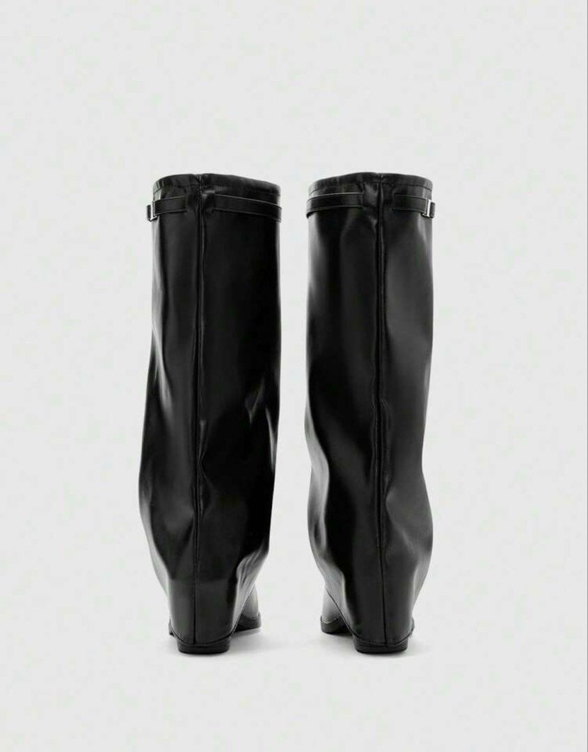 Black Leather High Knee Boots s37 (Category: Boots) located in Manila. Submitted by from_elle (Listing ID 1436908378, Image 2). Description: AVAILABLE S37 (can fit 36-37) ₱1,200+ original price Perfect for concert Thick Leather Free sf Luzon via SPX only BRANDNEW NO LAST PRICE Hi! Before buying please note: 💗Mode of Payment: 🧾 GCASH 🏦 GOTYME ❗️NO TO COD TRANSACTIONS❗️ 💗Mode of Delivery: 🚚Lalamove/Grab (sameday delivery, Deliv fee depends on 
