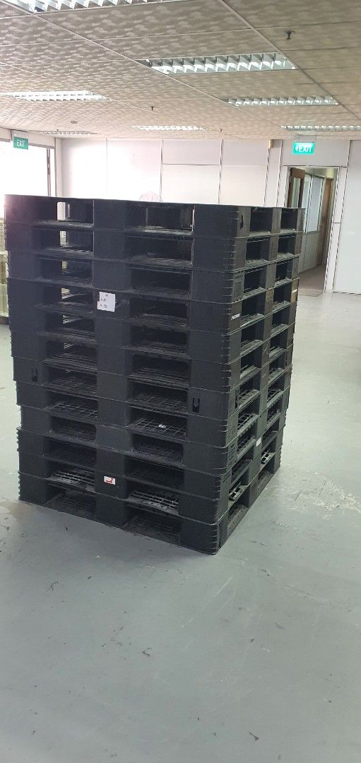 Black Plastic Pallets - Stackable449087017719572480