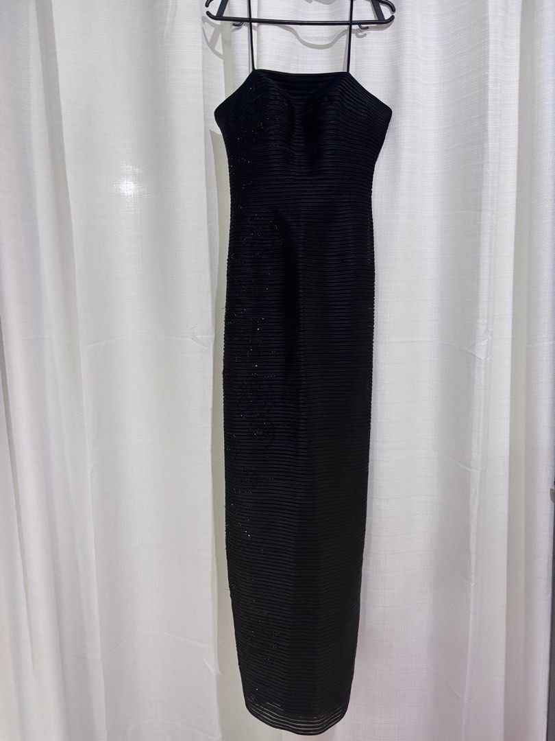 Black Sequined Thick Maxi Dress Gown (Category: Dresses) located in Bulacan. Submitted by sum1scloset (Listing ID 1436886632, Image 2). Description: SERIOUS BUSINESS ONLY, PLEASE. THOSE WHO WILL WASTE MY TIME WILL BE BLOCKED. closet clean-up to create space for a more sustainable lifestyle 💟 • most pieces are in xxs–xs, with only a few in s • all items are well taken care of and properly stored — i treat my clothes like babies 🤭 • actual photos