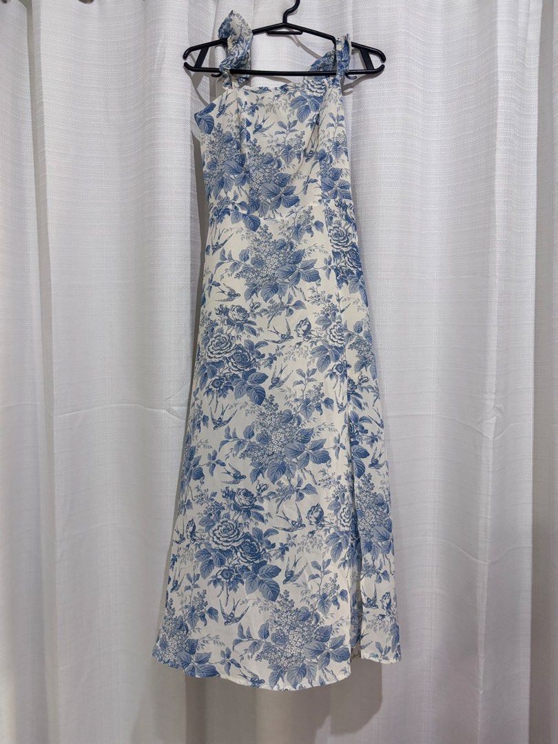 Blue Floral Maxi Dress (Category: Dresses) located in Bulacan. Submitted by sum1scloset (Listing ID 1436886159, Image 1). Description: SERIOUS BUSINESS ONLY, PLEASE. THOSE WHO WILL WASTE MY TIME WILL BE BLOCKED. closet clean-up to create space for a more sustainable lifestyle 💟 • most pieces are in xxs–xs, with only a few in s • all items are well taken care of and properly stored — i treat my clothes like babies 🤭 • actual photos are already p
