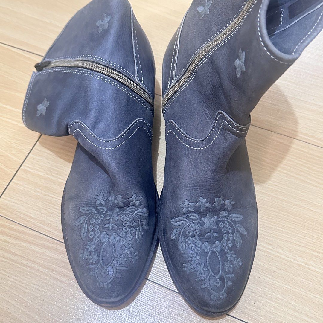 Blue Leather Ankle Boots Size 39 (Category: Boots) located in Manila. Submitted by preamorph (Listing ID 1436973731, Image 2). Description: .