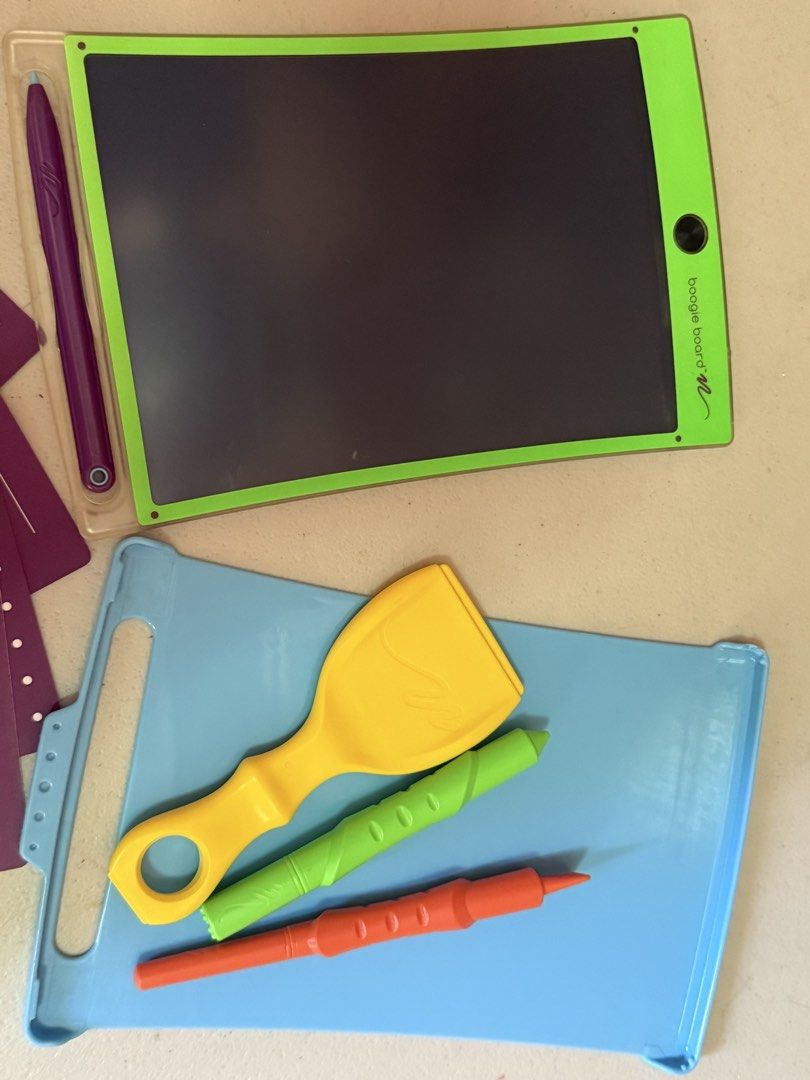 Boogie Board Play & Trace Drawing Tablet (Category: Educational & Learning Toys) located in Solano. Submitted by rosiesclosetsale (Listing ID 1436841260, Image 3). Description: - Boogie Board Play & Trace drawing tablet set - Includes: - Tablet with green frame and black screen - Stylus - Drawing stencils - Tracing accessories - Blue tracing board - Yellow tracing tool - Green and orange drawing tools - Ideal for learning, games, and drawing..