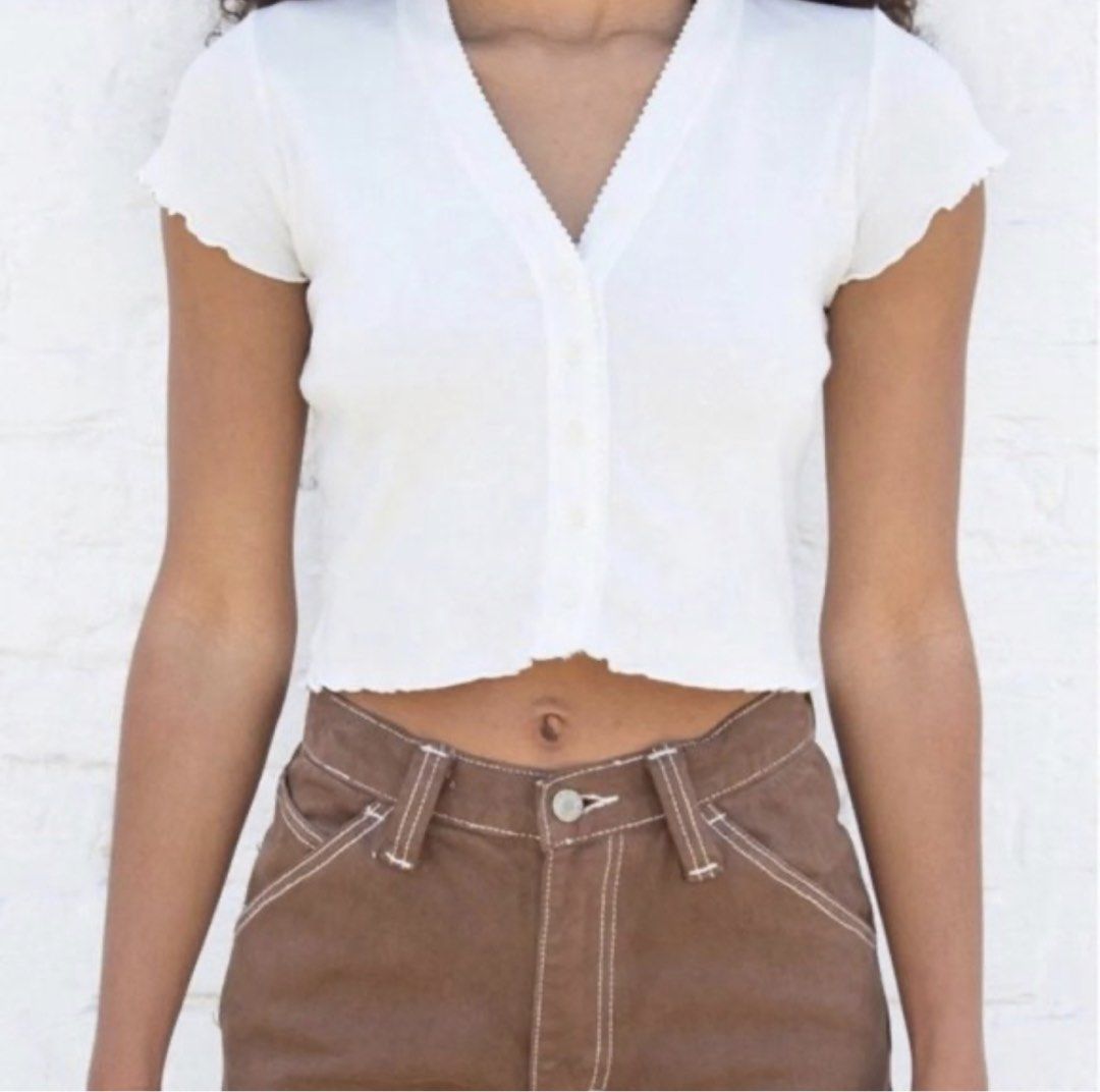 Brandy Melville White Cardigan Top (Category: Others Tops) located in Lila. Submitted by atfnya (Listing ID 1436904638, Image 1). Description: - Brand: Brandy Melville - Style: Cardigan top - Color: White - Features: V-neck, short sleeves, scalloped trim, button-up front - Style: Cropped - Material: Soft, lightweight fabric.