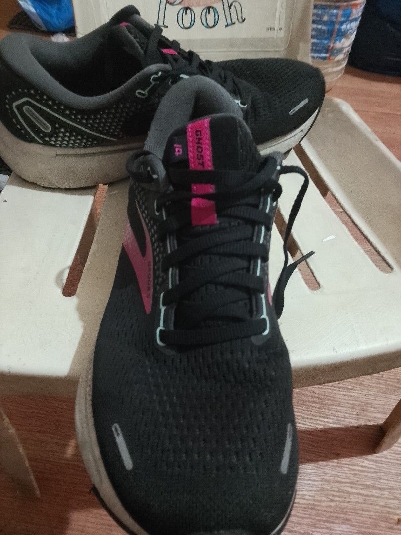 Brooks Ghost 14 Black Pink Running Shoes (Category: Sneakers) located in Manila. Submitted by randomfindsbyklark (Listing ID 1436904353, Image 3). Description: - Brooks Ghost 14 running shoes - Black upper with pink accents - White sole - Brooks logo visible - Black laces - Padded tongue - Brooks logo on insole.