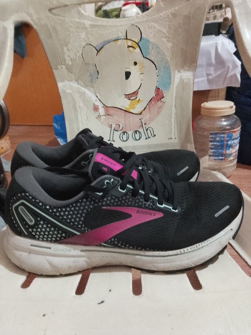Brooks Ghost 14 Black Pink Running Shoes (Category: Sneakers) located in Manila. Submitted by randomfindsbyklark (Listing ID 1436904353, Image 2). Description: - Brooks Ghost 14 running shoes - Black upper with pink accents - White sole - Brooks logo visible - Black laces - Padded tongue - Brooks logo on insole.