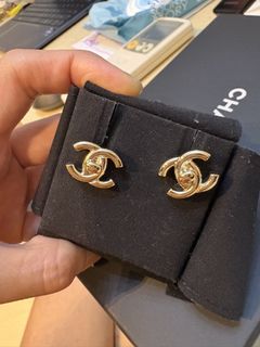 (Category: ) located in . Submitted by shopshop1990 (Listing ID 1436986033, Image 1). Description: .