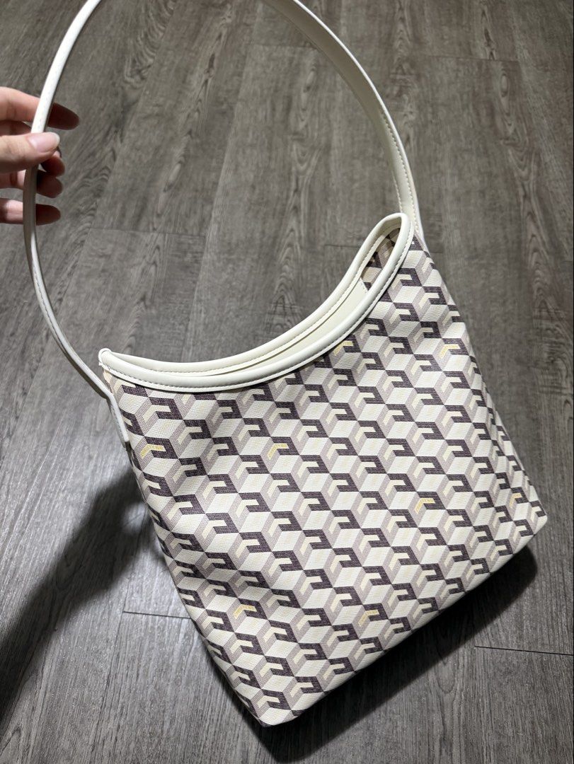 Christy Ng Alesso Medium Hobo Bag (Category: Shoulder Bags) located in Quezon City. Submitted by secondhanddiary (Listing ID 1435835393, Image 2). Description: Used once only! Complete with paperbag and dust bag With bubble plastic inside Bought in Malaysia DM for actual photos.