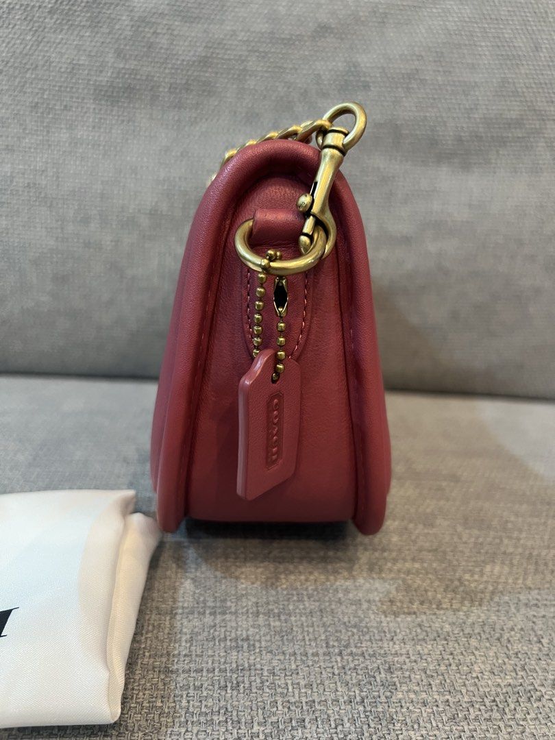 Coach Swinger bag (Category: Luxury Bags & Wallets) located in Cainta. Submitted by cendzz (Listing ID 1436840359, Image 2). Description: Coach Swinger shoulder bag (retail store) authentic, bought from US with dustbag & care card like new P6,800 only .
