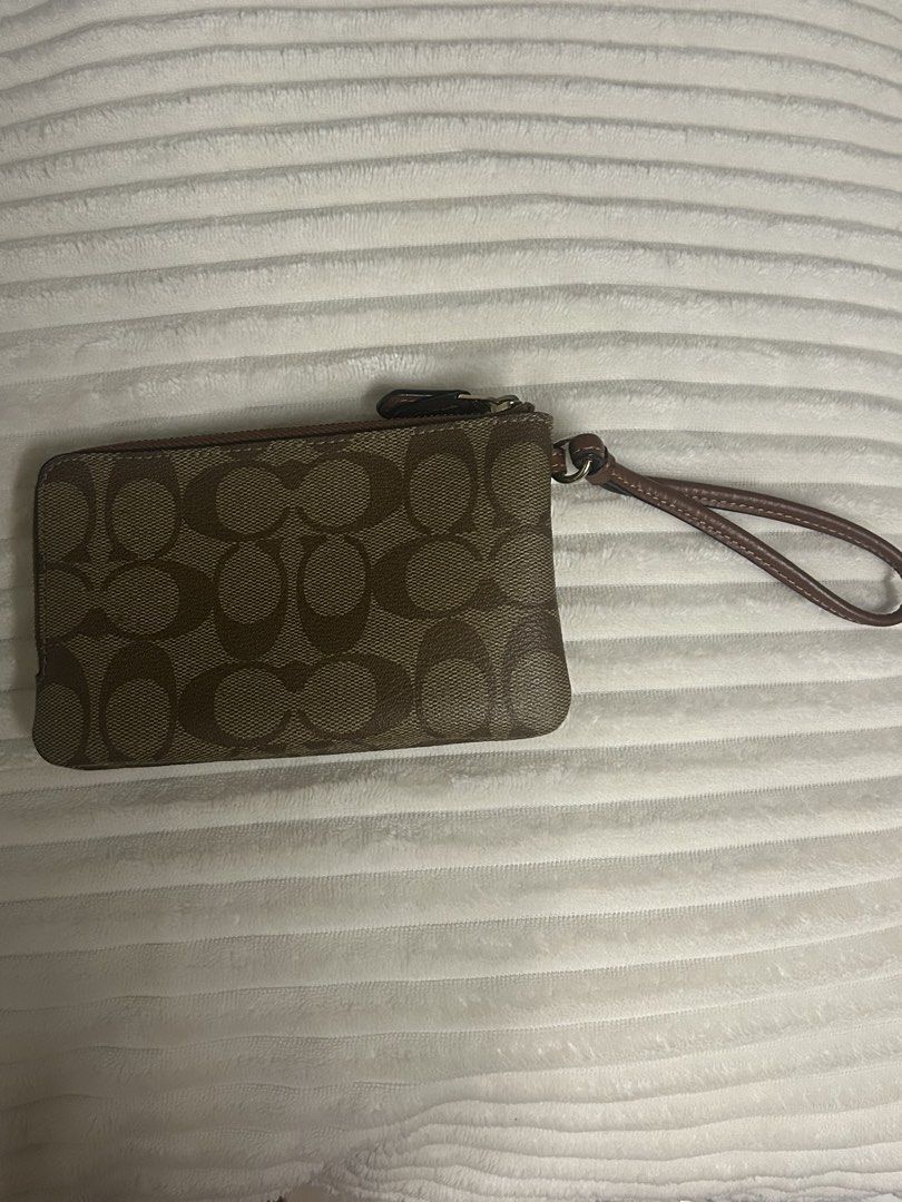 Coach Wallet (Category: Purses & Pouches) located in Manila. Submitted by kilogramdynamite (Listing ID 1436953050, Image 2). Description: Used less than 5 times .