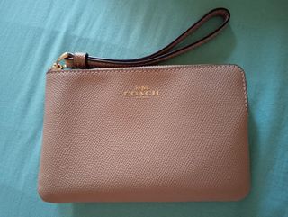 (Category: ) located in . Submitted by YSL80022 (Listing ID 1436865783, Image 1). Description: .