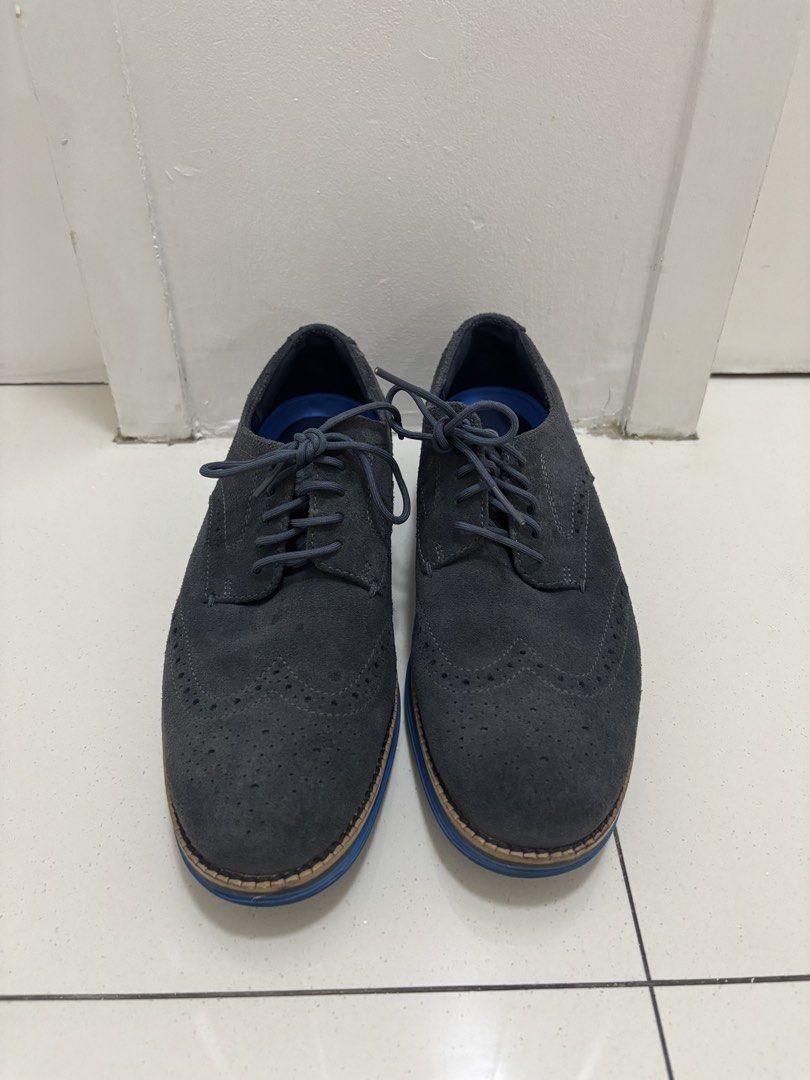 Cole Haan Original Grand (Category: Casual Shoes) located in Quezon City. Submitted by paullimgenco (Listing ID 1436856506, Image 1). Description: Selling hardly used Cole Haan Original Grand. Size 7.5 US mens medium width. No heel drags. No box but can provide replacement box. Shipping can be arranged. .