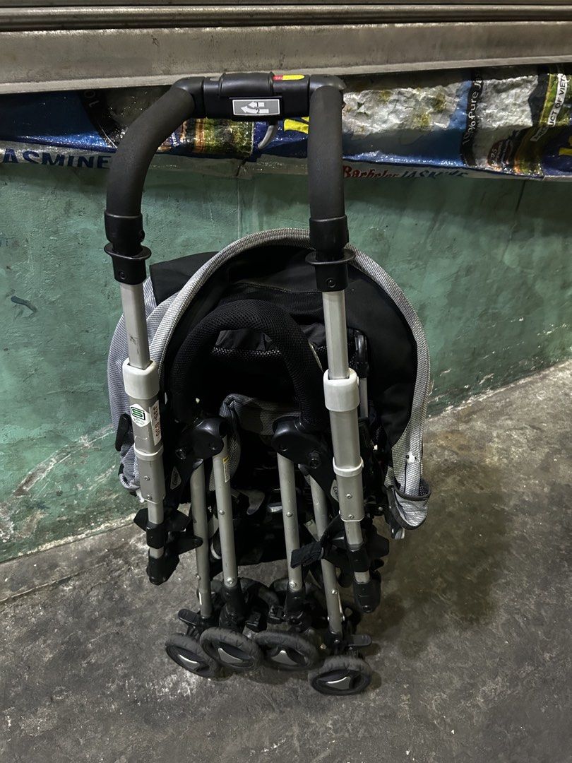 Combi Stroller (Category: Strollers) located in Manila. Submitted by starbalesukandjapansurplus (Listing ID 1436990411, Image 3). Description: - Black and gray Croll stroller - Includes sunshade - Equipped with a safety harness - Folds for convenient storage and transport - Features a comfortable seat - Stable four-wheel design.