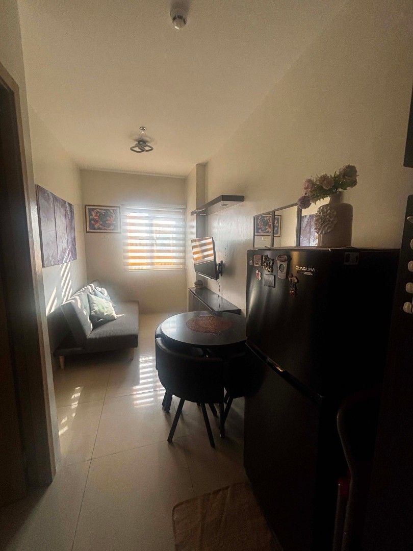 CONDO UNIT FOR SALE (Category: Apartments & Condos) located in Caloocan City. Submitted by makyojs (Listing ID 1436875506, Image 1). Description: Vine residence (Low rise) Tower 2 Floor 12th 2 BR Sqm 29.65 Cash out 4.2M 📍 Located at Vine Residences, Novaliches, Quezon City. Tower 2 12th floor 🚶 Walking distance to SM City Novaliches ✅ 2 Bedroom Condo unit perfect for couples, families and friends, Property Amenities: ✔️ Lounge Pool ✔️ Splash Po
