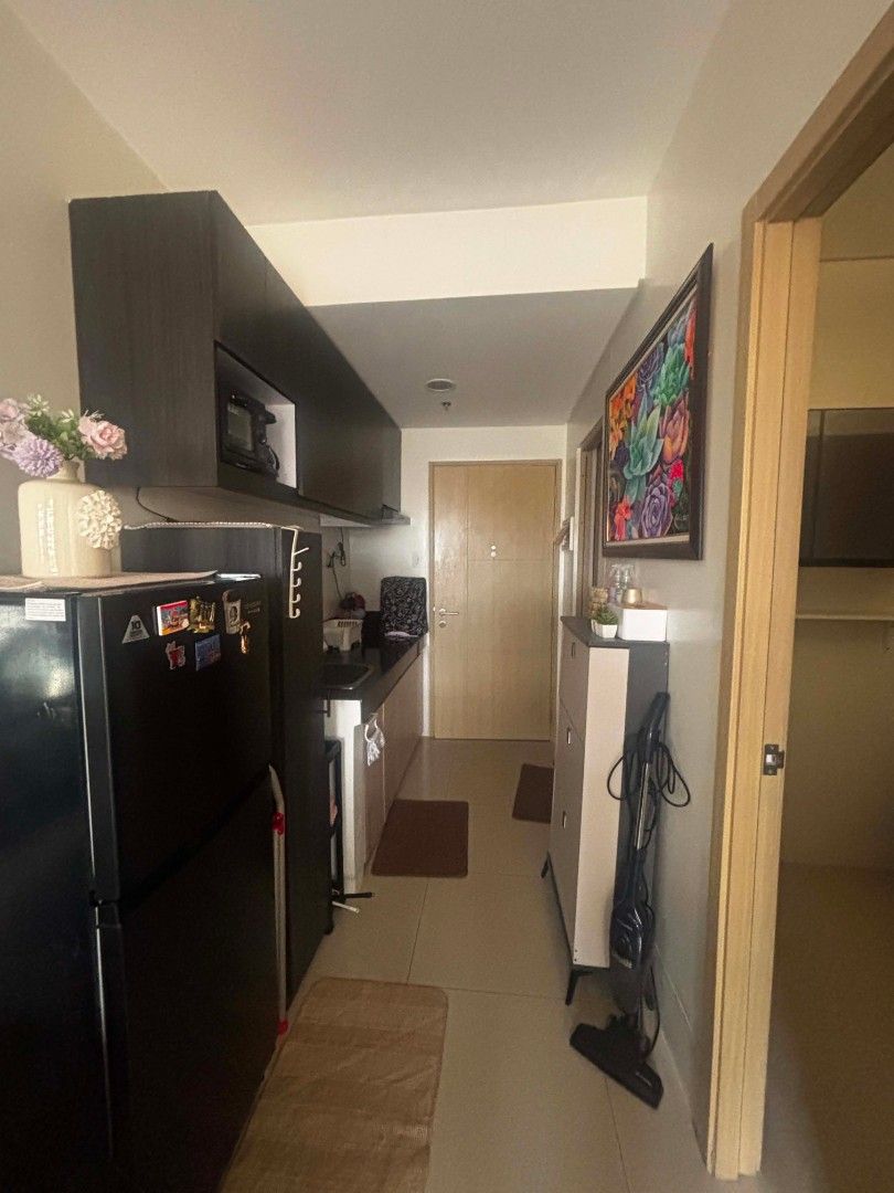CONDO UNIT FOR SALE (Category: Apartments & Condos) located in Caloocan City. Submitted by makyojs (Listing ID 1436875506, Image 2). Description: Vine residence (Low rise) Tower 2 Floor 12th 2 BR Sqm 29.65 Cash out 4.2M 📍 Located at Vine Residences, Novaliches, Quezon City. Tower 2 12th floor 🚶 Walking distance to SM City Novaliches ✅ 2 Bedroom Condo unit perfect for couples, families and friends, Property Amenities: ✔️ Lounge Pool ✔️ Splash Po