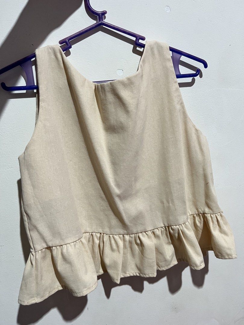 Cream Peplum Top (2-way top) (Category: Sleeveless) located in Koronadal. Submitted by hiiiii.hello (Listing ID 1436852509, Image 2). Description: mop gcash mod j&t used once lang kasi malaki sakin best fit small to med.