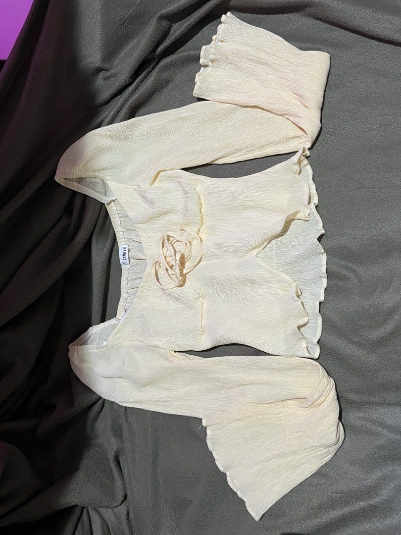 Pastel Yellow Long Sleeve Blouse (Category: Blouses) located in Koronadal. Submitted by hiiiii.hello (Listing ID 1436878507, Image 1). Description: - pastel yellow - Long sleeves - Flared cuffs - Textured fabric very summer vibes never worn coz it’s loose on me best fit sa medium to si large kasi stretchable naman mop gcash mod j&t.