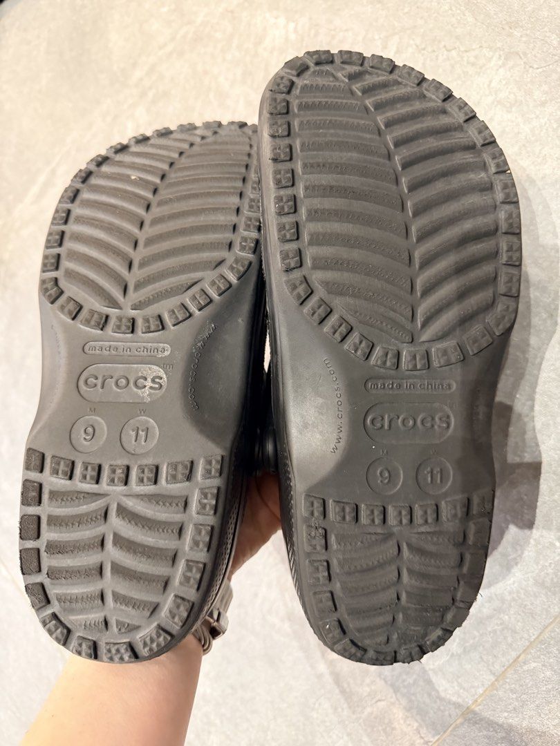 Crocs size 9 Mens Clogs Black (Category: Slippers & Slides) located in Davao. Submitted by sandrasellingthings (Listing ID 1436878239, Image 2). Description: Size M9 Insole length 27cm.