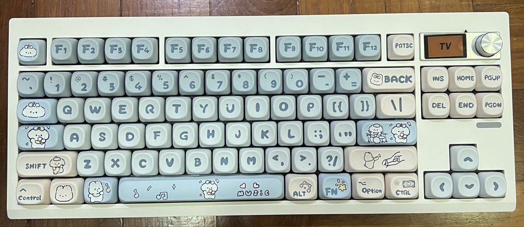 Custom Mechanical Keyboard with Cute Keycaps449489396858234880
