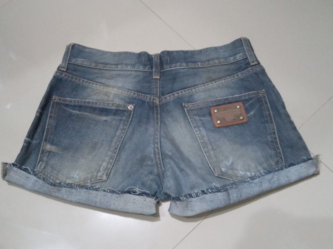 Dolce & gabbana shorts #carousave2026 (Category: Shorts) located in Dumaguete. Submitted by fancy.bunny (Listing ID 1436831239, Image 3). Description: offer po kayo sa price.
