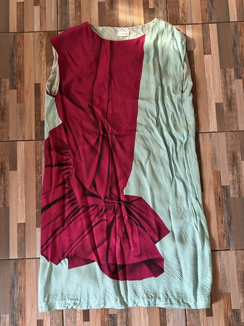 Dries Van Noten Sleeveless Dress (Category: Dresses) located in Tarlac. Submitted by ae01019x (Listing ID 1436907632, Image 1). Description: - Dries Van Noten sleeveless dress - Unique color block design - Colors: Burgundy and light green - Made in Poland - Material: 100% viscose - Size: 40.