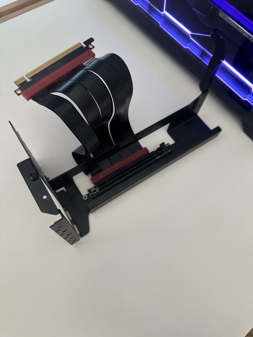 EK-Loop Vertical GPU Holder EVO - Gen4 Riser449376643344640000