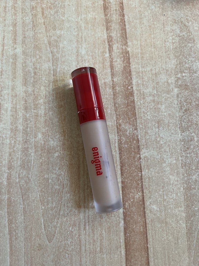Enimga Skintroduction Longwear Liquid Concealer - Sand (Category: Makeup) located in Bacoor. Submitted by dclttrng171 (Listing ID 1437015299, Image 1). Description: Shade: Sand Medium-Warm Rosy Undertone. Swatched only. No box included. Rest assured that applicator will be disinfected before shipout..