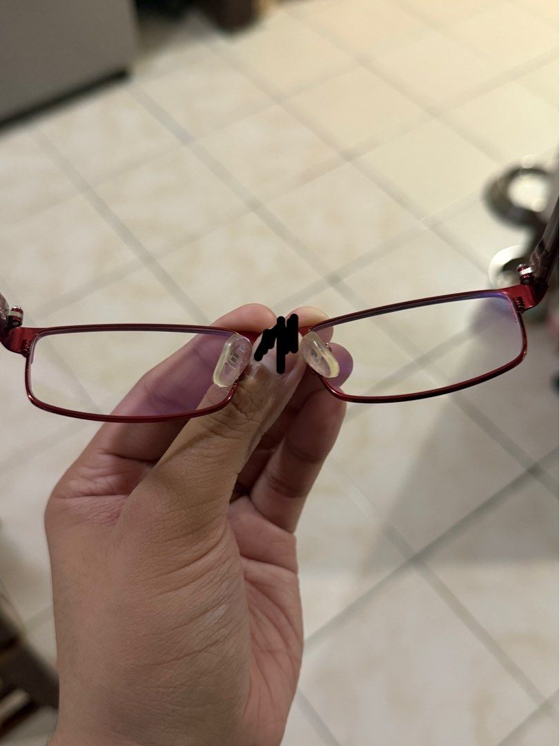 FASHION GLASSES (Category: Sunglasses & Eyewear) located in Manila. Submitted by iconvee (Listing ID 1436912414, Image 3). Description: • THESE HAVE NO GRADES! • glasses with the case: bought in karyedo for 600. can give for 200 (UNUSED) • glasses without case & lens: 50 php MOD: gcash/BDO. SHIP: lalamove/j&t. buyers cover fee. .
