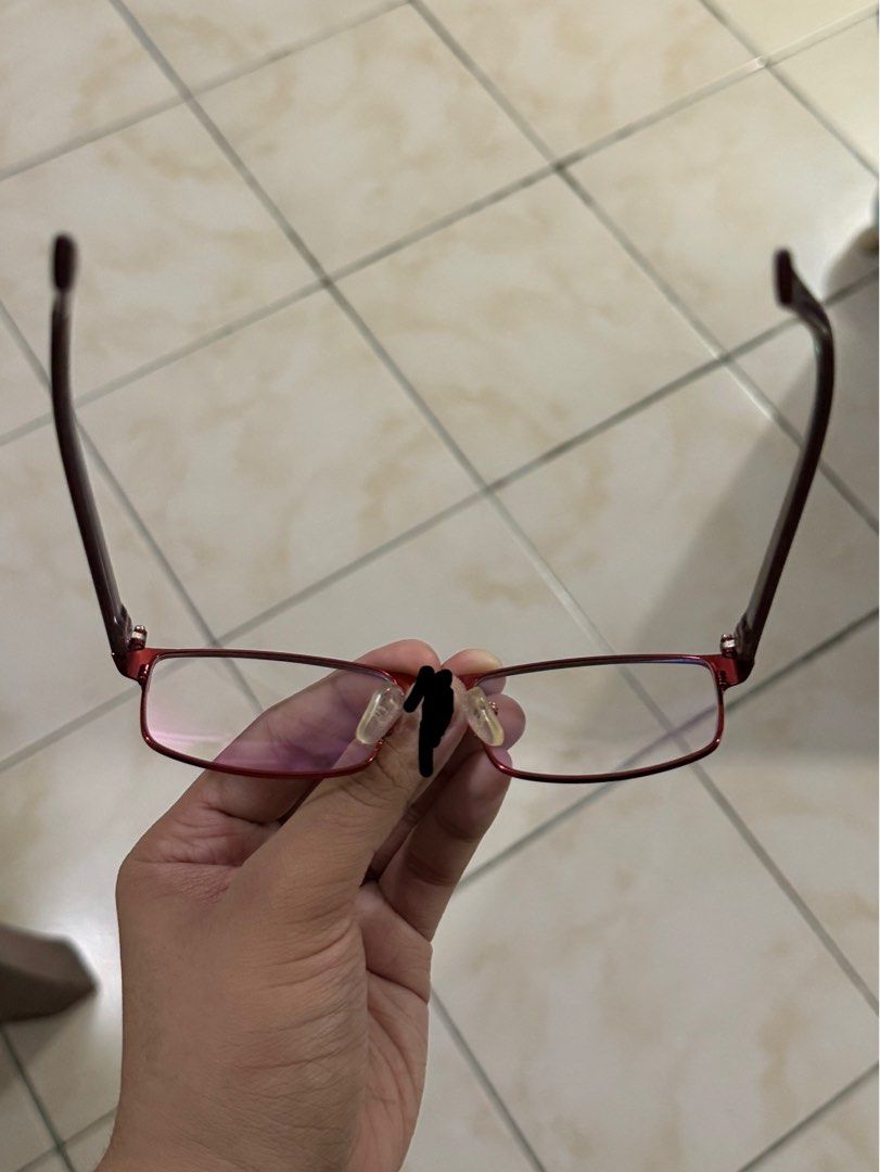 FASHION GLASSES (Category: Sunglasses & Eyewear) located in Manila. Submitted by iconvee (Listing ID 1436912414, Image 2). Description: • THESE HAVE NO GRADES! • glasses with the case: bought in karyedo for 600. can give for 200 (UNUSED) • glasses without case & lens: 50 php MOD: gcash/BDO. SHIP: lalamove/j&t. buyers cover fee. .