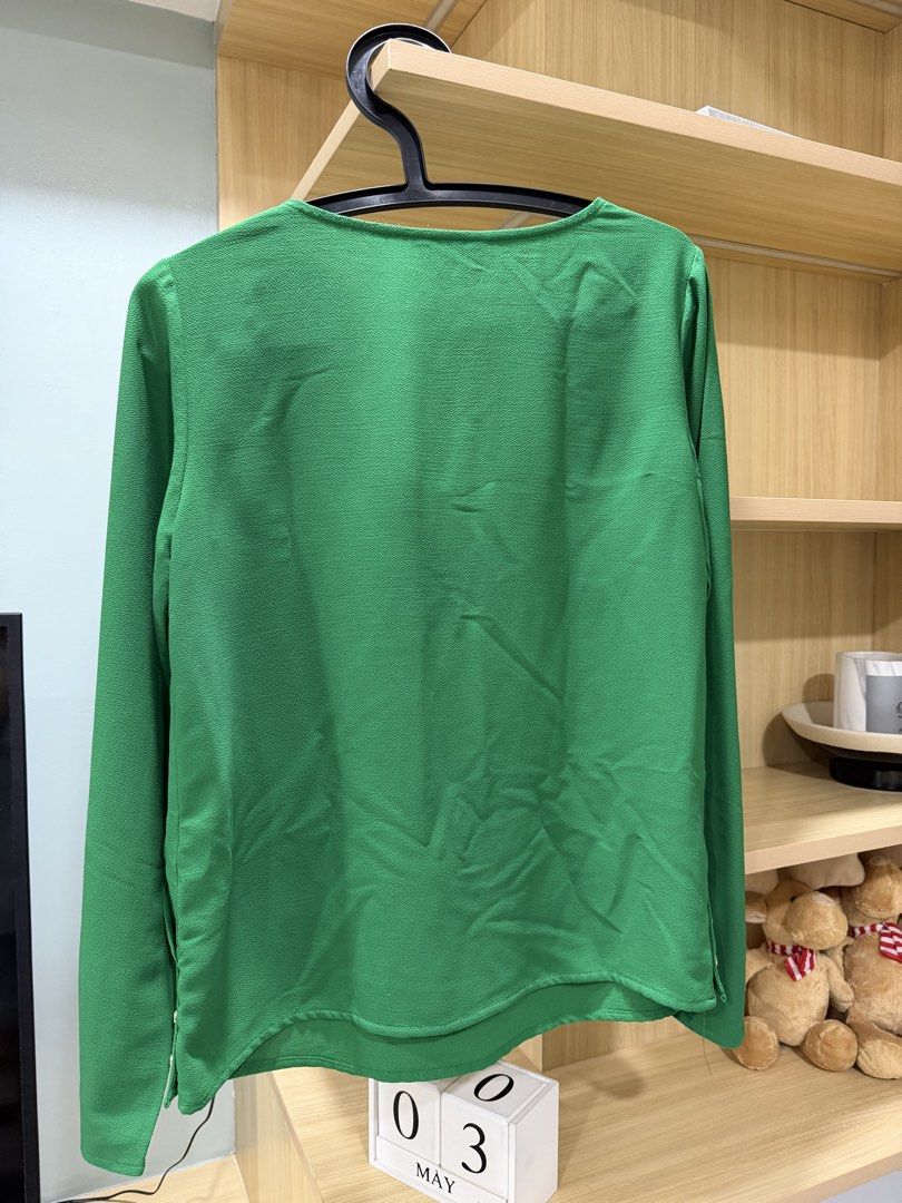 F&F Green Long Sleeve Blouse (Category: Blouses) located in Mandaluyong City. Submitted by jpc0708 (Listing ID 1436982351, Image 3). Description: - F&F green long sleeve blouse - Features: - Round neckline - Buttoned cuffs - Size: UK 6, US 2, EU 34 .