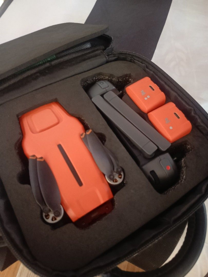 Fimi mini 3 Drone with Accessories (Category: Drones) located in Manila. Submitted by brownman2006 (Listing ID 1437013207, Image 1). Description: - fimi mini 3 4k Drone - Includes remote controller - Comes with two batteries - Includes a carrying case - Drone color: Orange and Black - Remote controller with antennas - Ready to fly!.