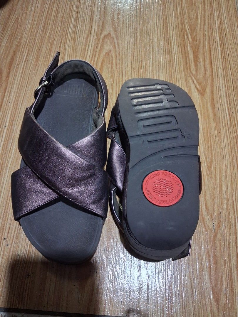 FITFLOP (Category: Sandals) located in Cotabato. Submitted by glads_luxury02 (Listing ID 1436887827, Image 3). Description: These are FitFlop Lulu Molten Metal sandals in a pewter or bronze metallic color..