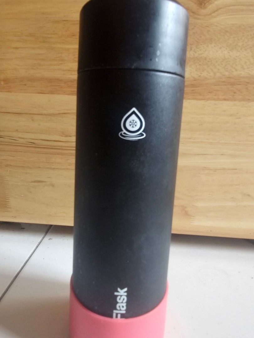 Flask Water Bottle Black and Pink (Category: Water Bottles & Tumblers) located in Caloocan City. Submitted by vickybelo_0722 (Listing ID 1436888452, Image 1). Description: - Black Aqua Flask water bottle - Pink base - White logo detail - Cylindrical shape - Suitable for water and other beverages - Simple and modern design.