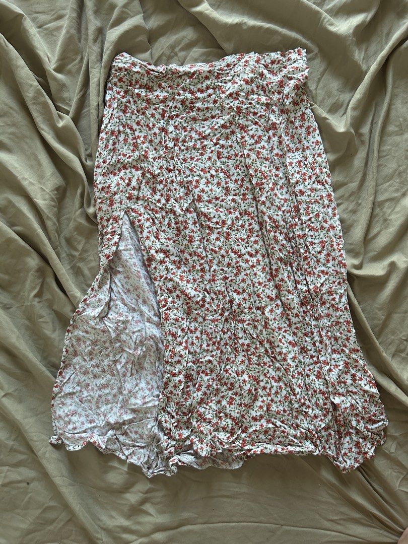 Floral Slit Midi Skirt (Category: Skirts) located in Binan City. Submitted by missrandomthings (Listing ID 1436854849, Image 1). Description: - Red and white floral print - Midi length - Side slit - Ruffled hem - Comfortable fit - Great for casual or summer events.